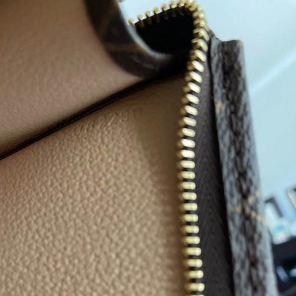 Louis Vuitton Toiletry Pouch 15 - Picture 4 of 11